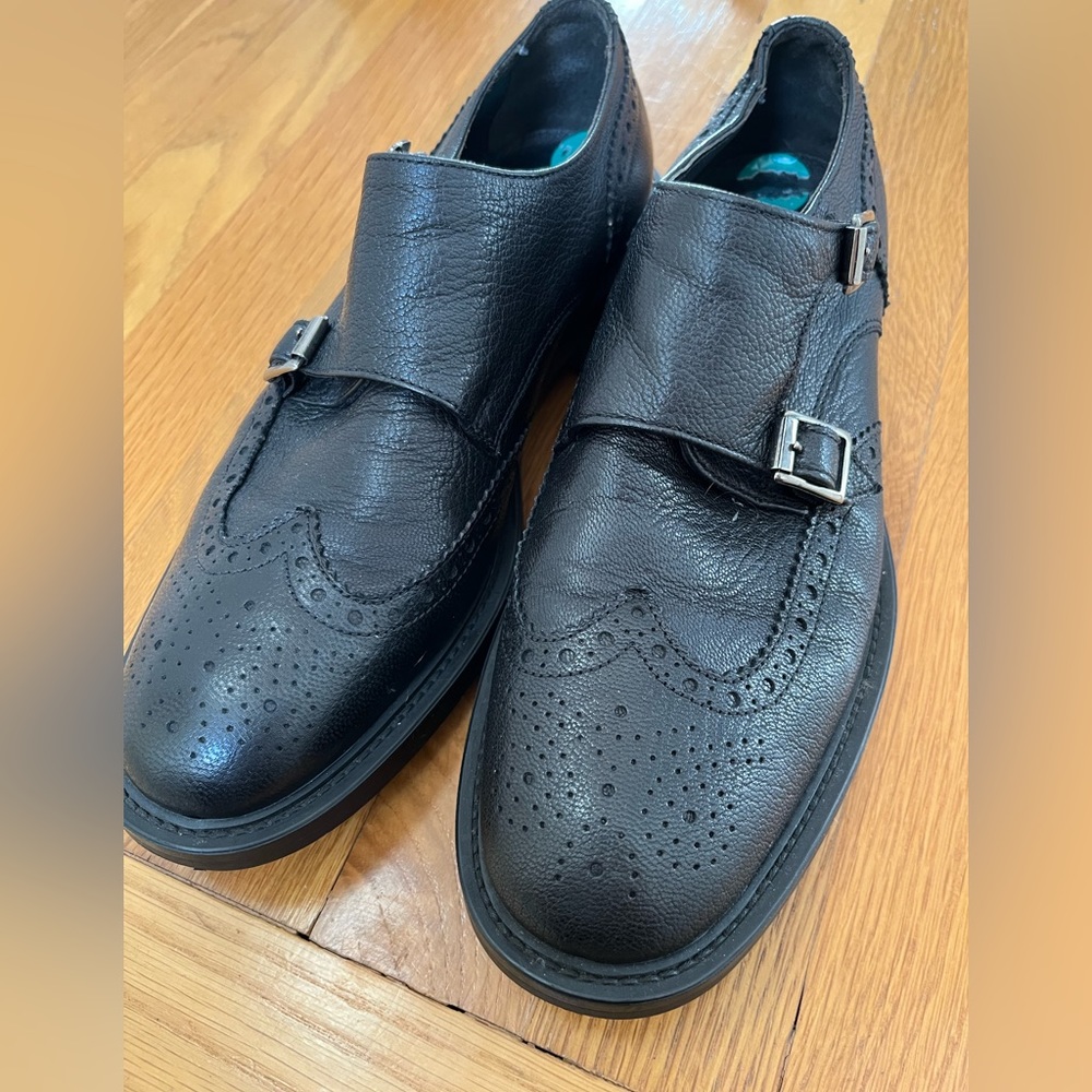EUC barely worn, lug-soled women’s wingtip double monk strap.